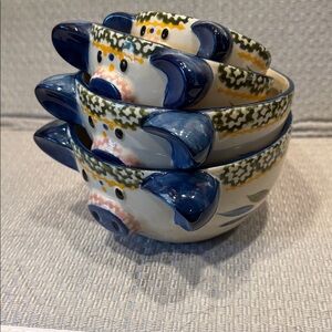 Temp-Tations Pig Measuring Bowls with Blue and Red Floral Accents